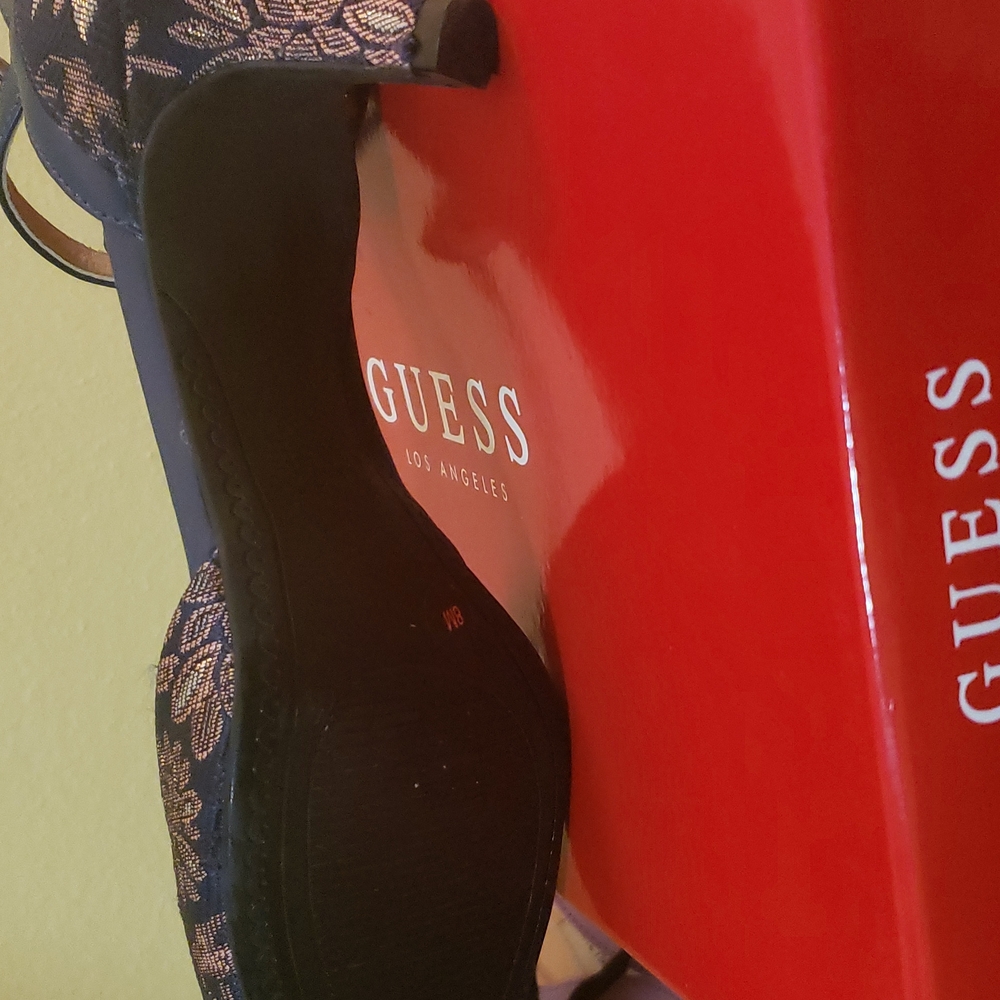 Shoes. - Picture 3 of 6